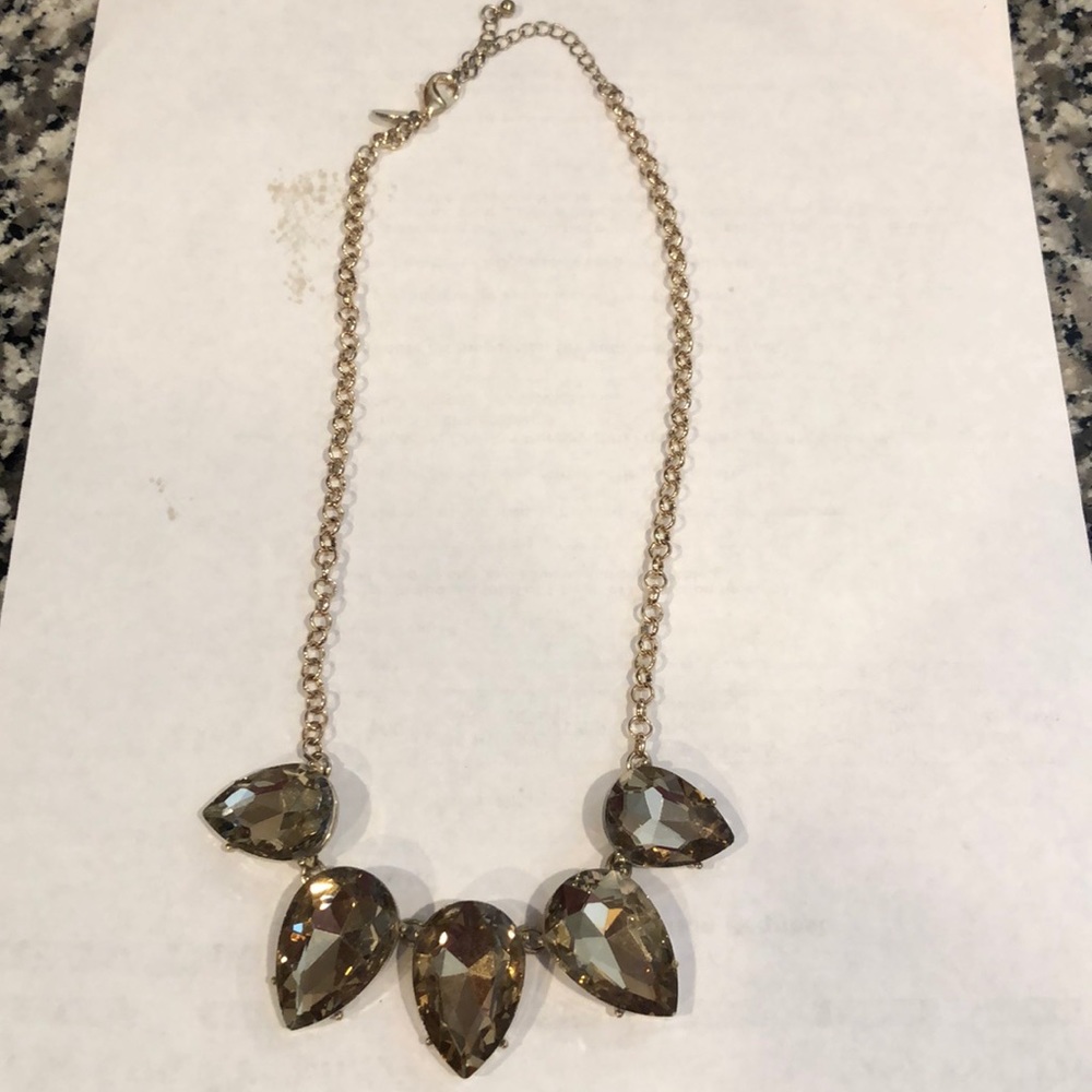 Gold hue crystal short necklace
